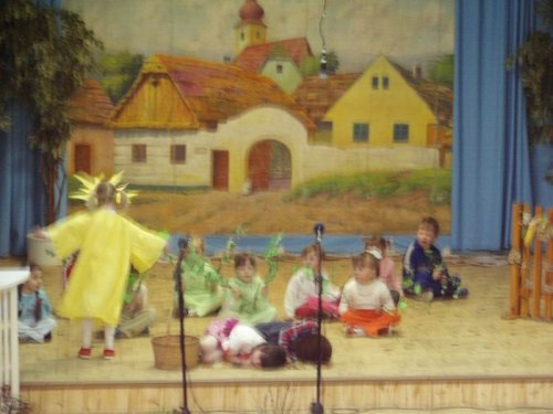 Hraje celá dědina aneb S veselou myslí na nesmysly. - 18.3.2006